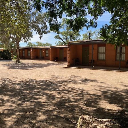 Territory Manor Motel & Caravan Park Mataranka Ngoại thất bức ảnh