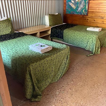Territory Manor Motel & Caravan Park Mataranka Ngoại thất bức ảnh