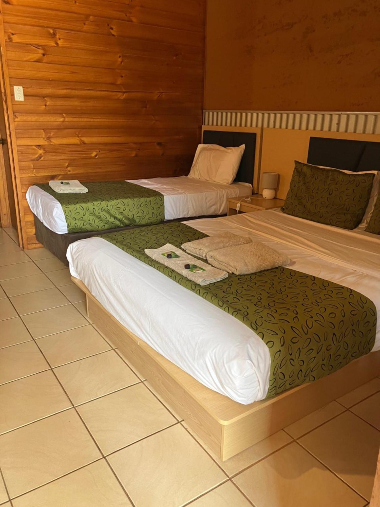 Territory Manor Motel & Caravan Park Mataranka Ngoại thất bức ảnh