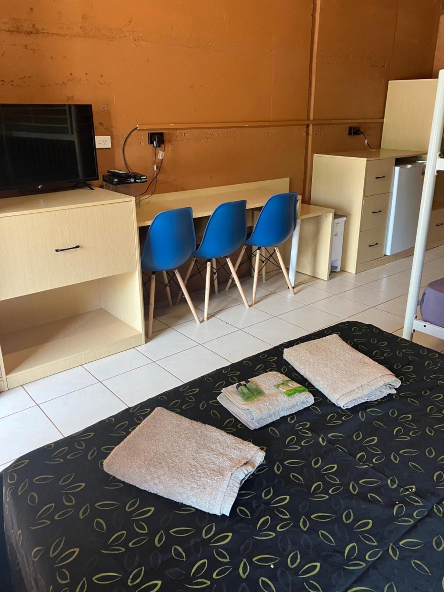 Territory Manor Motel & Caravan Park Mataranka Phòng bức ảnh