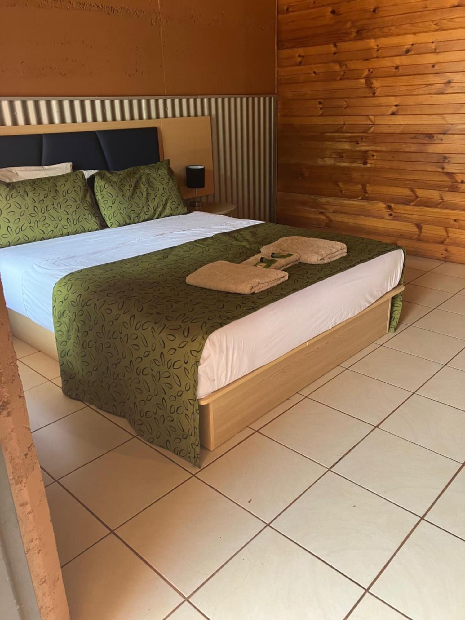 Territory Manor Motel & Caravan Park Mataranka Ngoại thất bức ảnh
